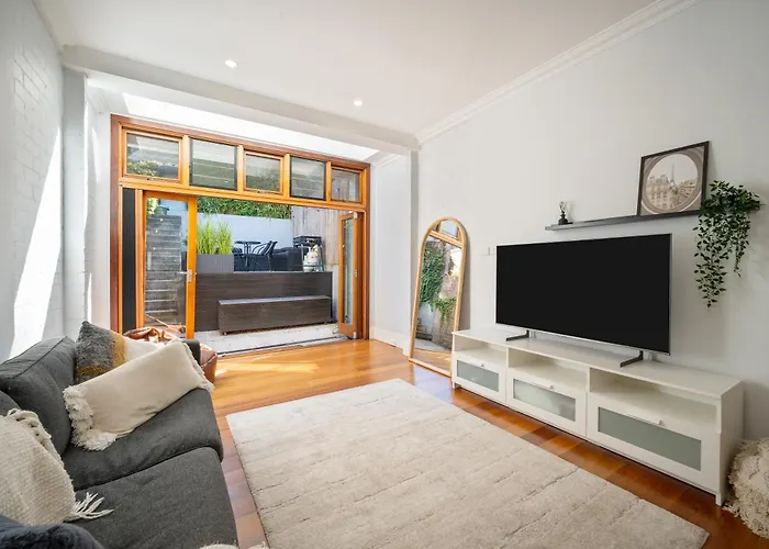 Spacious Glebe Luxe House 2Br, 2Ba, Free Lockable Parking And Entertainer'S Kitchen Sydney